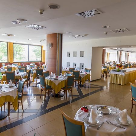Hotel Atlas Alba Adriatica Exterior foto