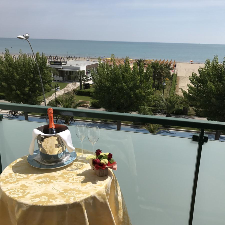 Hotel Atlas Alba Adriatica Exterior foto