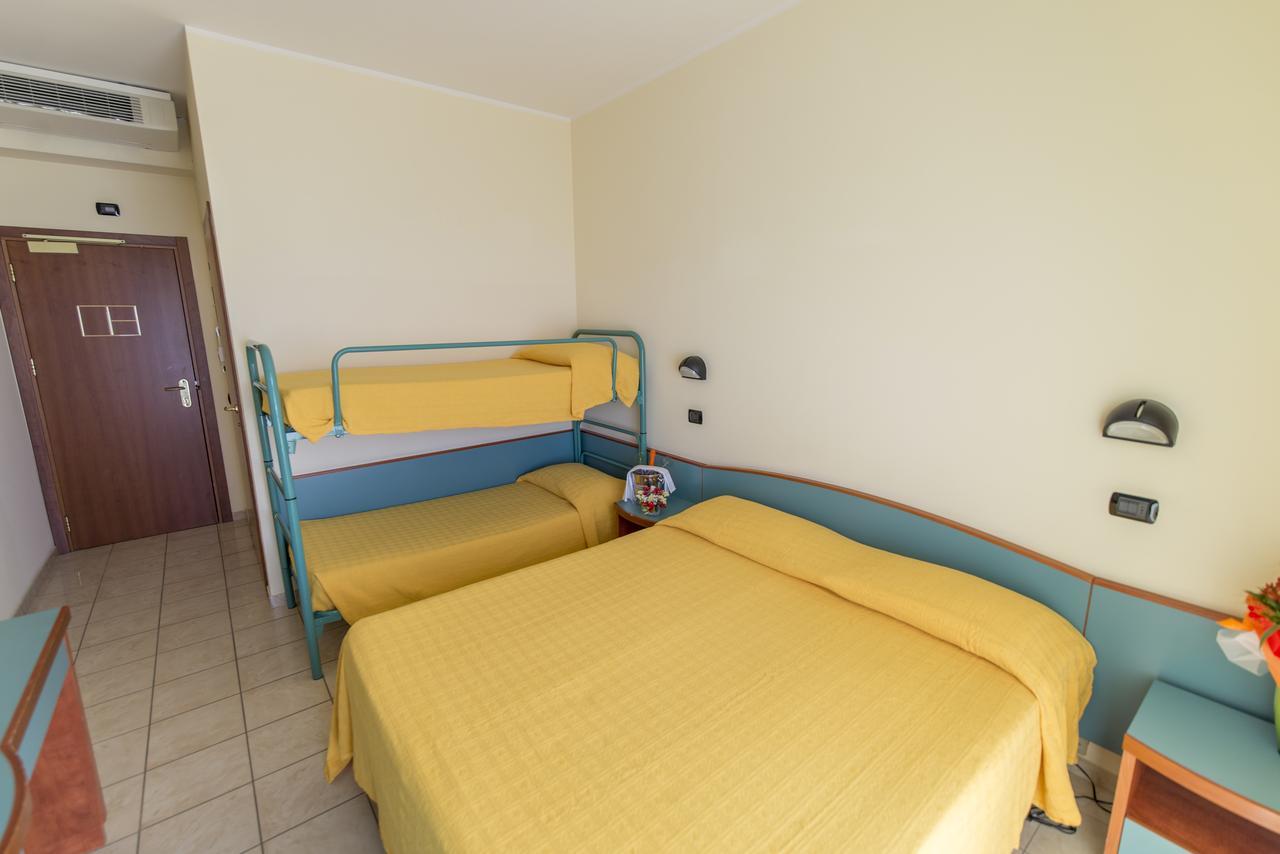 Hotel Atlas Alba Adriatica Exterior foto
